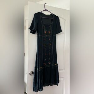Embroidered dress, M